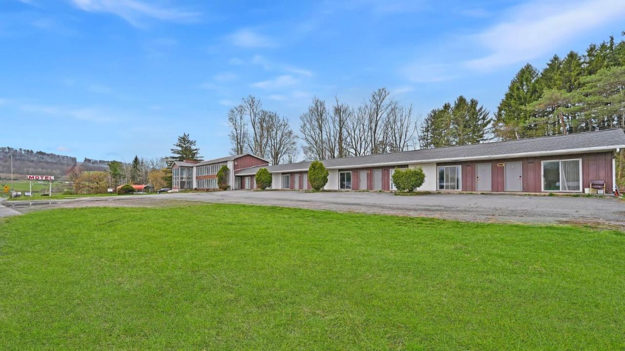 Maplehurst Motel Tunkhannock Exterior photo